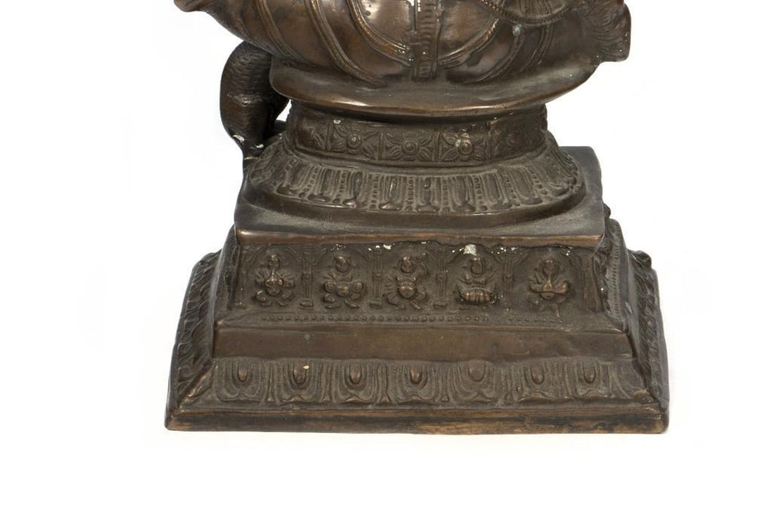 Large Bronze Ganesh with Rat. - 7