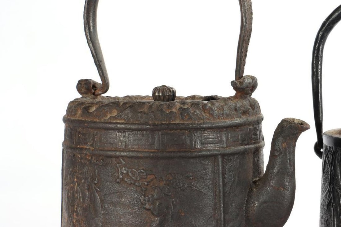 19th-century Asian iron kettle - 3