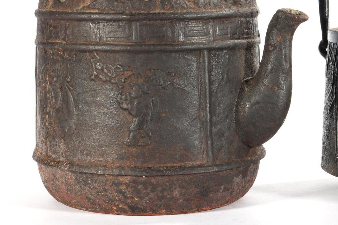 19th-century Asian iron kettle - 4