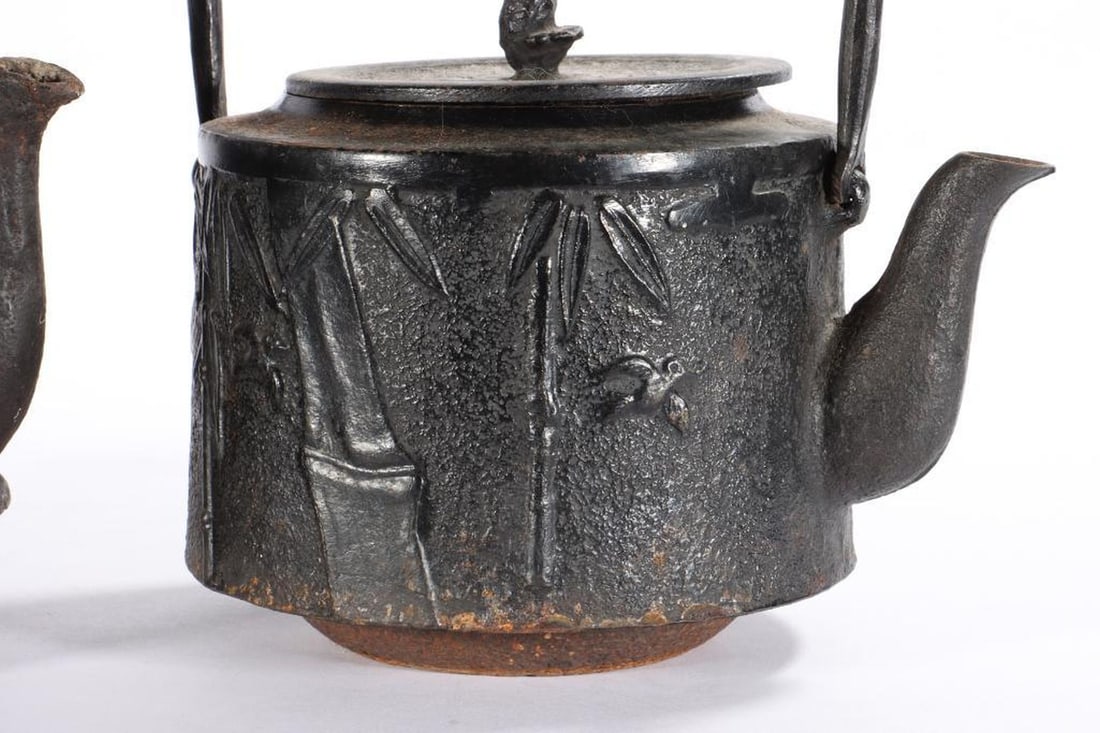 19th-century Asian iron kettle - 5