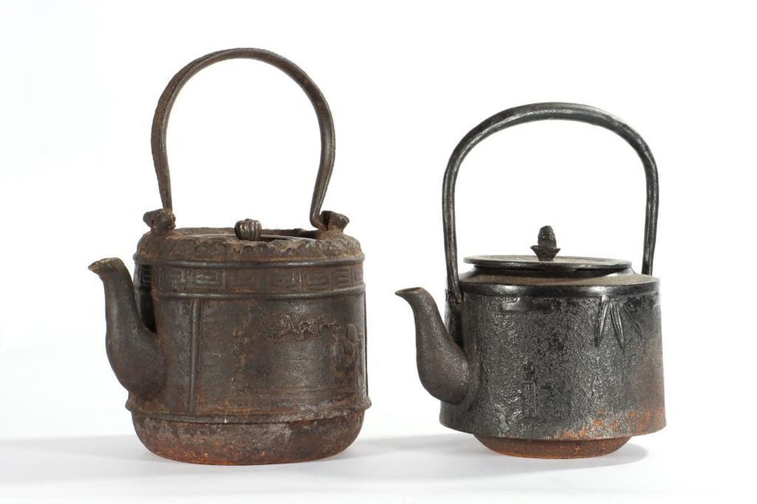 19th-century Asian iron kettle - 7