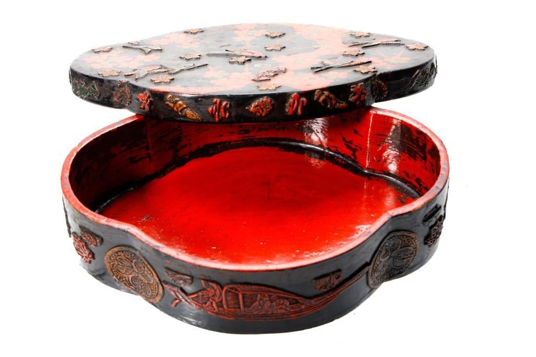 Japanese Kushi and Kogai Set, with Lacquer Box - 3