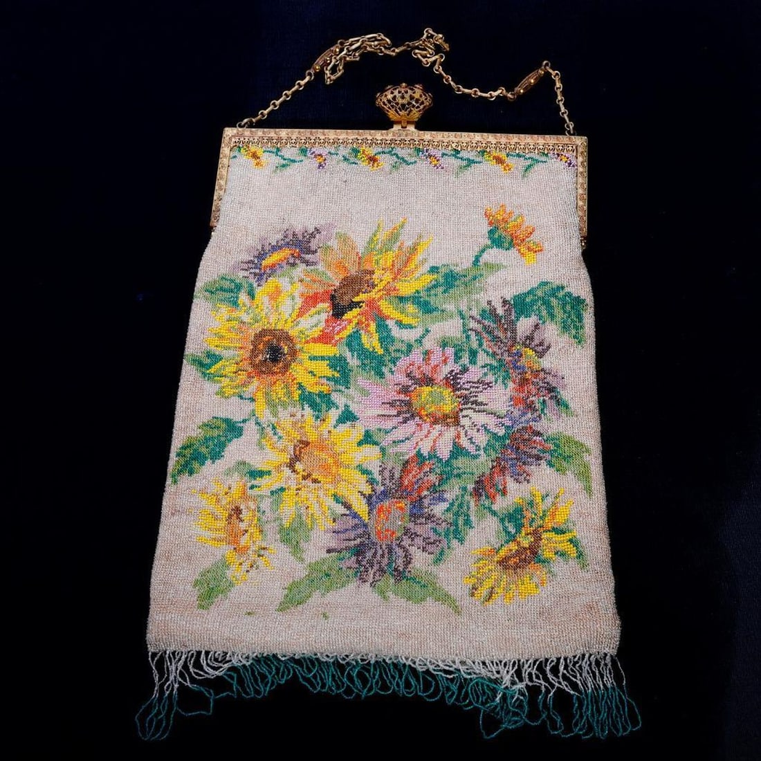 Vintage Beaded Daisy Purse (1 of 3)