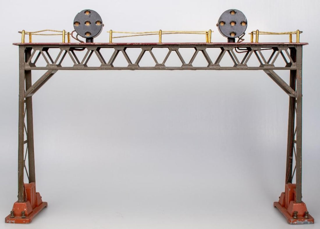 (2) Lionel Standard Gauge Prewar Signal Bridge: Lionel Standard Gauge Prewar Signal Bridges No 440 Brass handrails (bent) and missing one stanchion. Well worn and dusty. No 440N Nickel handrails. paint chips, Well worn, dusty and rust spots. Not
