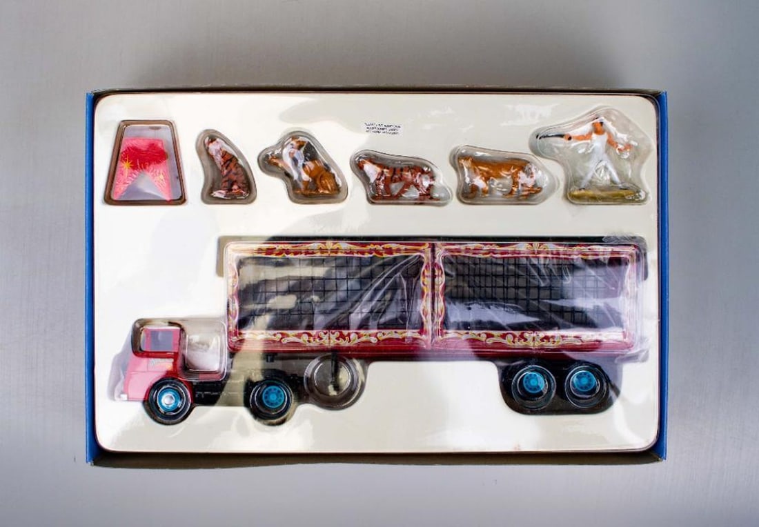 Corgi Circus - 6 boxed sets & Ertl Circus boxed set - 8