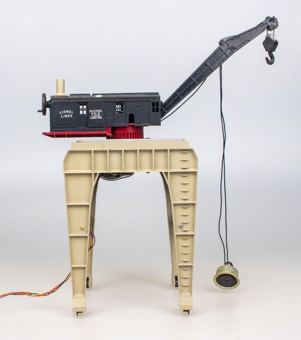 Lionel O gauge Postwar Accessories: Lionel O Gauge Postwar Accessories 138 Water Tower. Spout is off but present. One binding post is missing. Struts in support structure have damage 193 Industrial Water Tower 195 Railroad Yard Floodlig