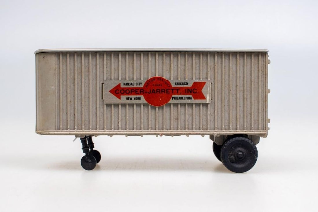 Lionel O Gauge Postwar Accessories 128, 132, 253, 460 - 12