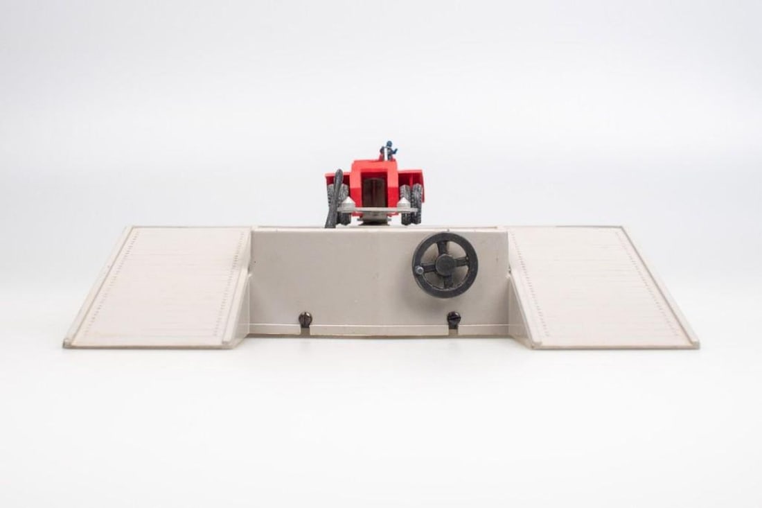 Lionel O Gauge Postwar Accessories 128, 132, 253, 460 - 2