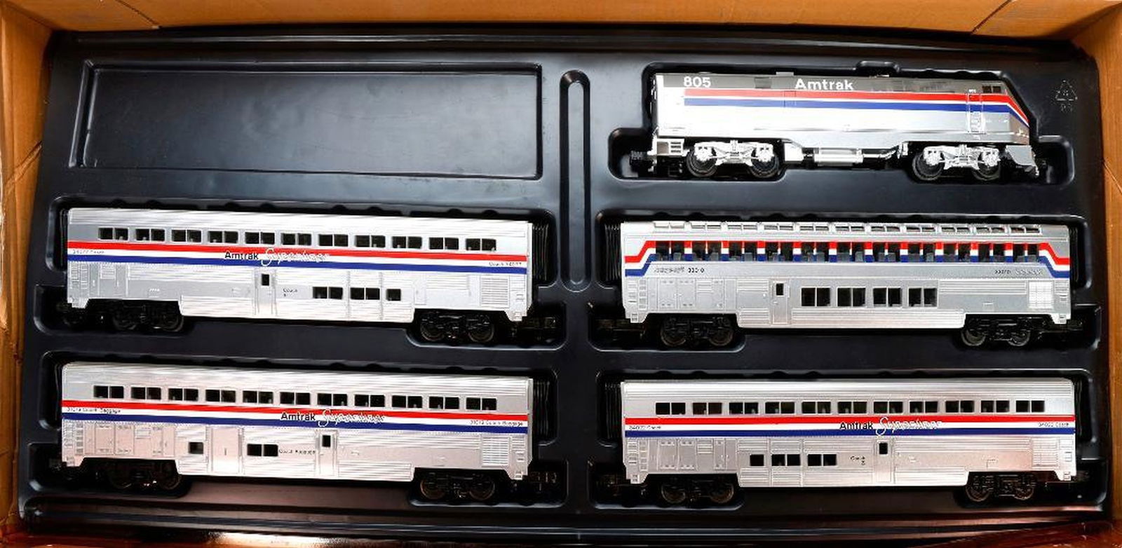 MTH 30-4018-1 O Gauge Amtrak Genesis Loco&cars - 2