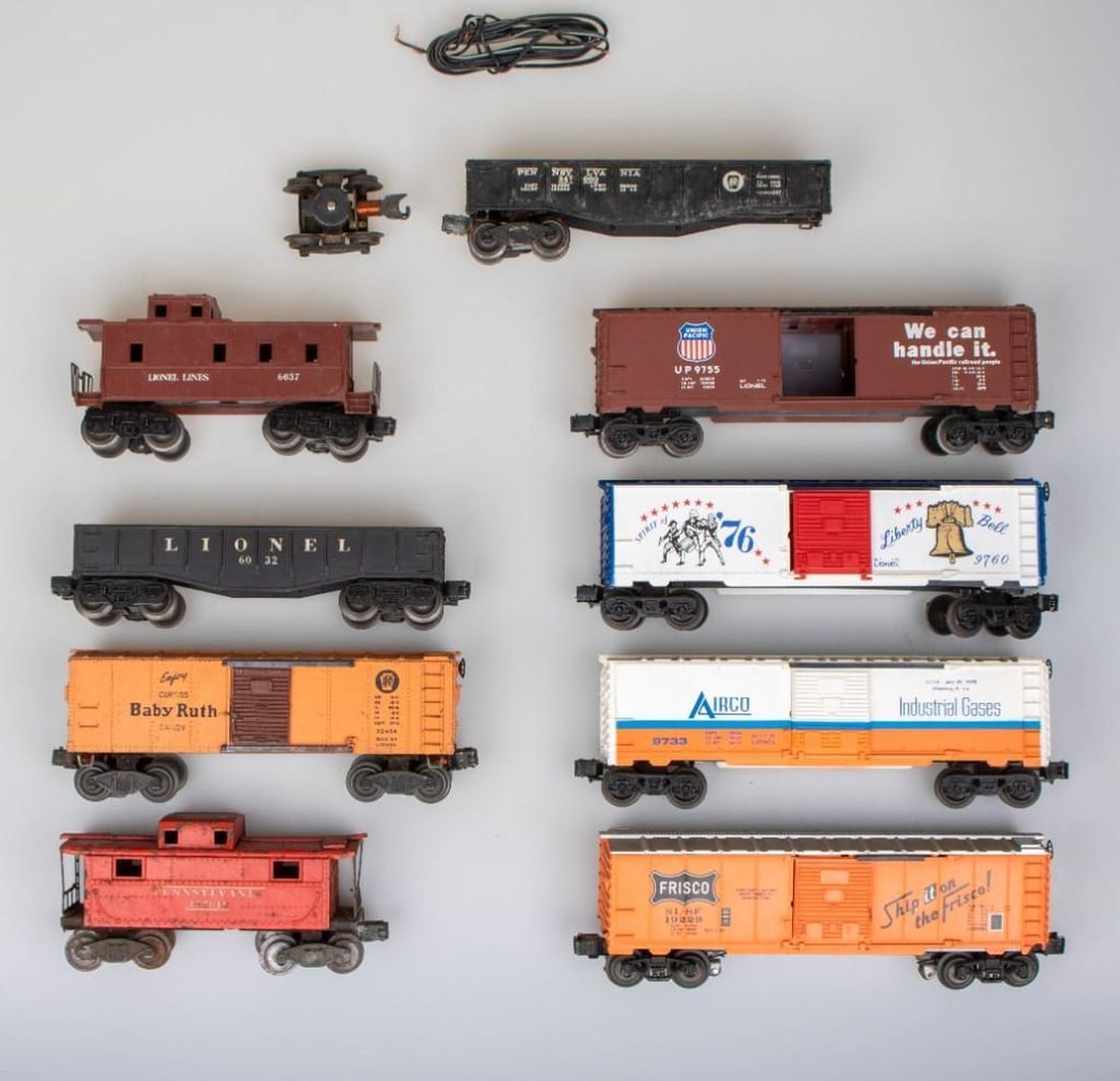 (9) Miscellaneous Lionel Freight Cars - 2