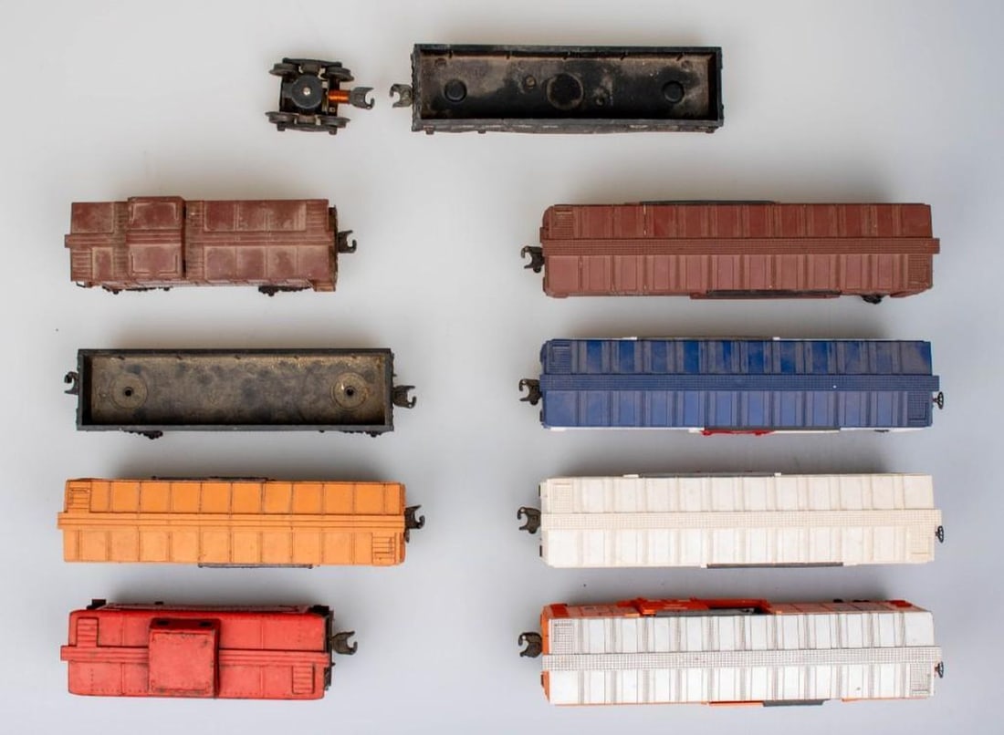 (9) Miscellaneous Lionel Freight Cars - 3