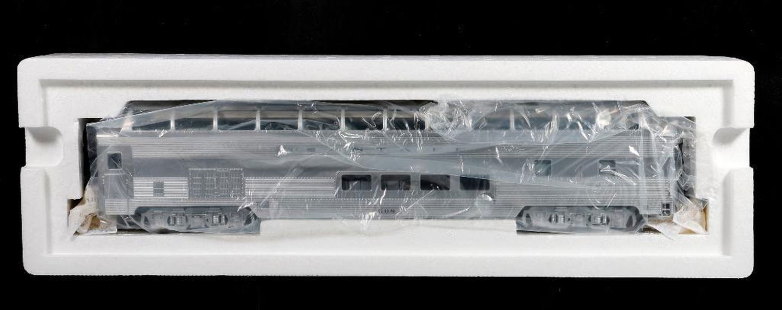 MTH O Gauge Santa Fe 70' Full Length Vista Dome Car - 2