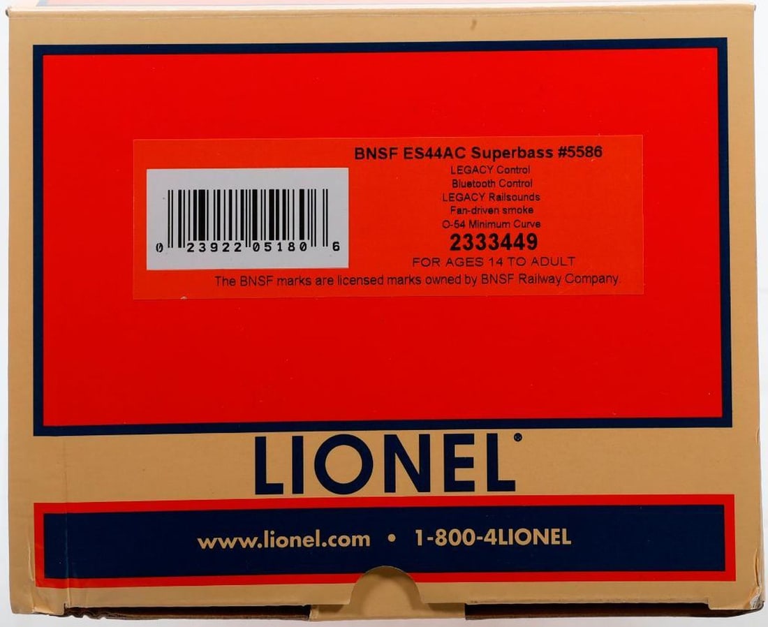 Lionel O Gauge Modern Era BNSF ES44AC Superbass: Lionel O Gauge Modern Era 2333449 BNSF ES44AC Superbass #5586 in original packaging with corrugated shipping container
