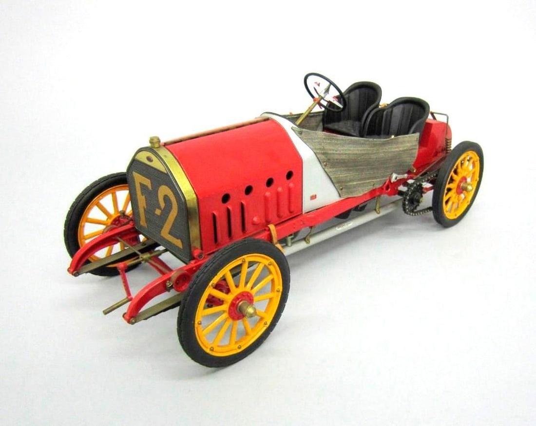 Pocher Fiat 1907 Grand Prix Car: The Pocher red model car of Fiat 1907 Grand Prix, 130 horsepower; 1:8 scale; 144 parts; "F-2" on front and rear. Additional items include a custom case (b) and the instructions manual, printed in Ital