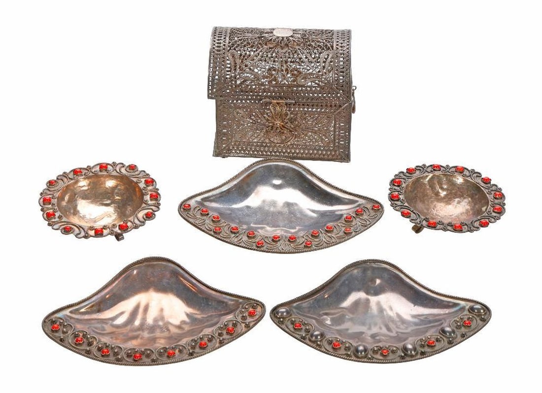 Lot of Silver Table Articles (1 of 2)