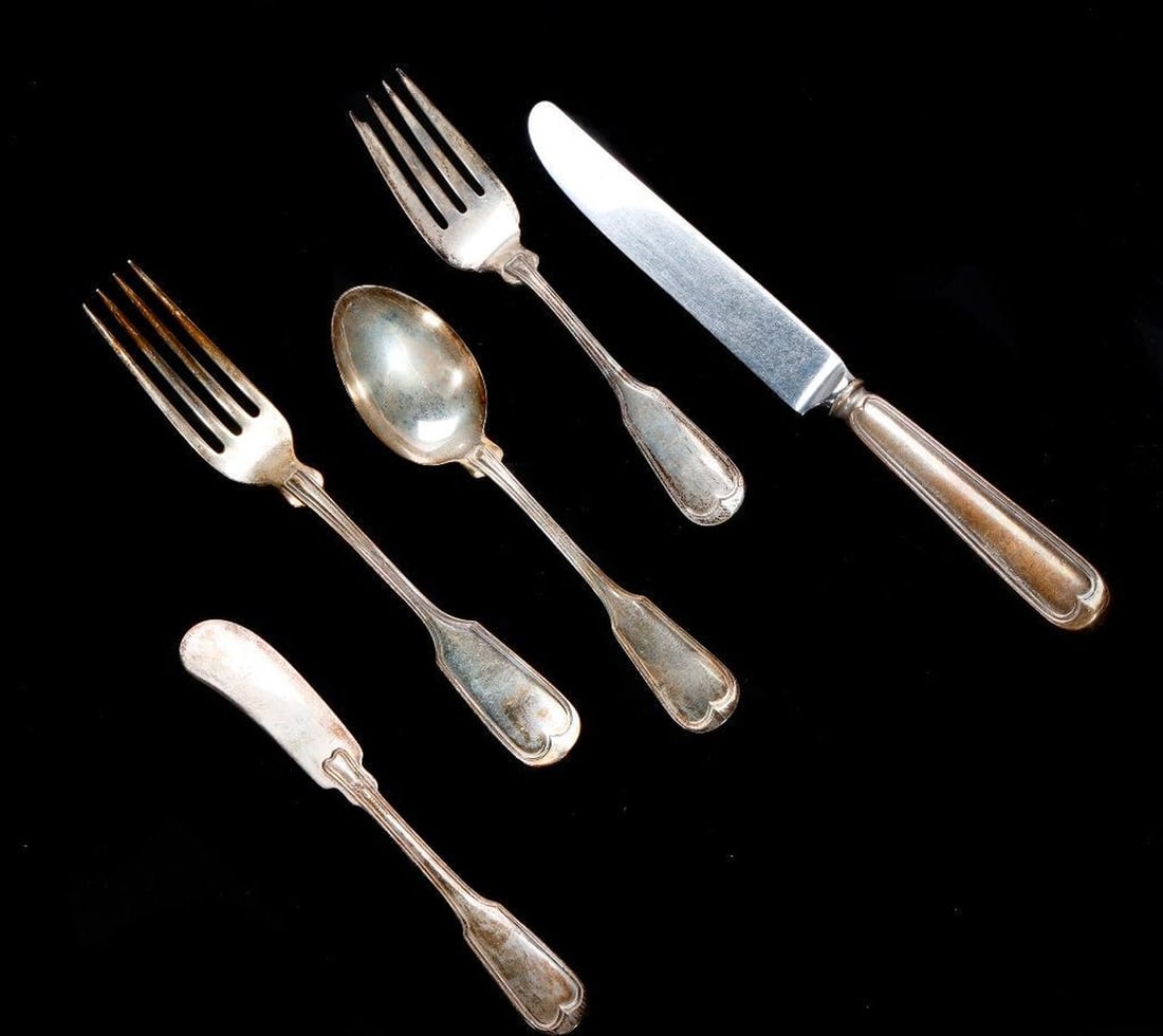 International Fiddle and Thread Partial Sterling Flatware Set (1 of 2)