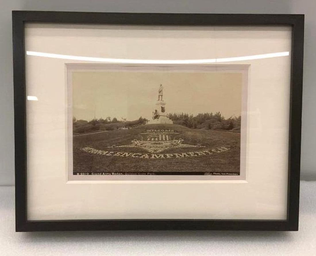 Golden Gate Park Black & White Photo of Grand Army Badge (1 of 2)