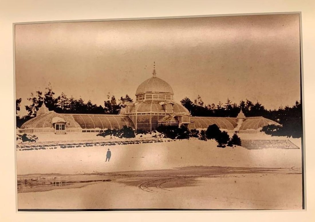 San Francisco Black & White Photo of the Conservatory of Flowers in the Snow (1 of 2)
