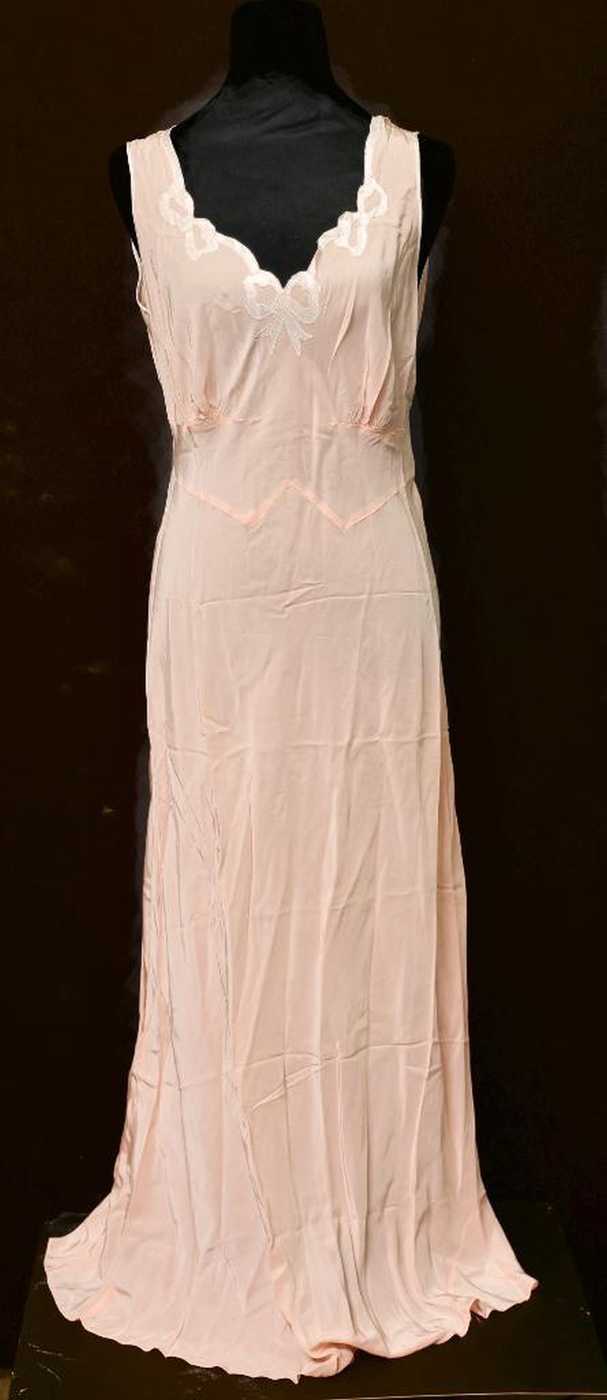 Vintage Lingerie and Hollywood Brassiere, 1940s-1950s (1 of 7)