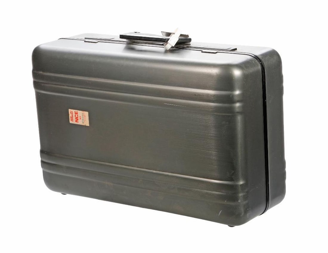 Vintage Zero Halliburton Hard Suitcase (1 of 4)