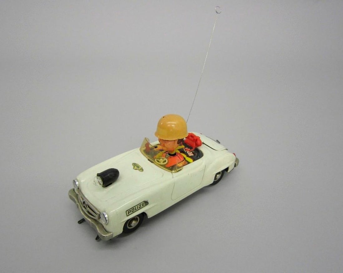 Gama Mercedes-Benz Police Car (1 of 1)