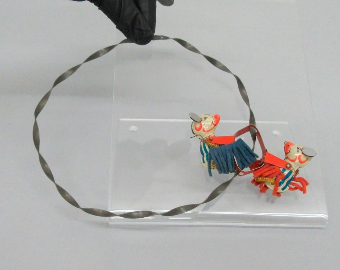 Litho Tinplate Cow Swing Toy (1 of 1)