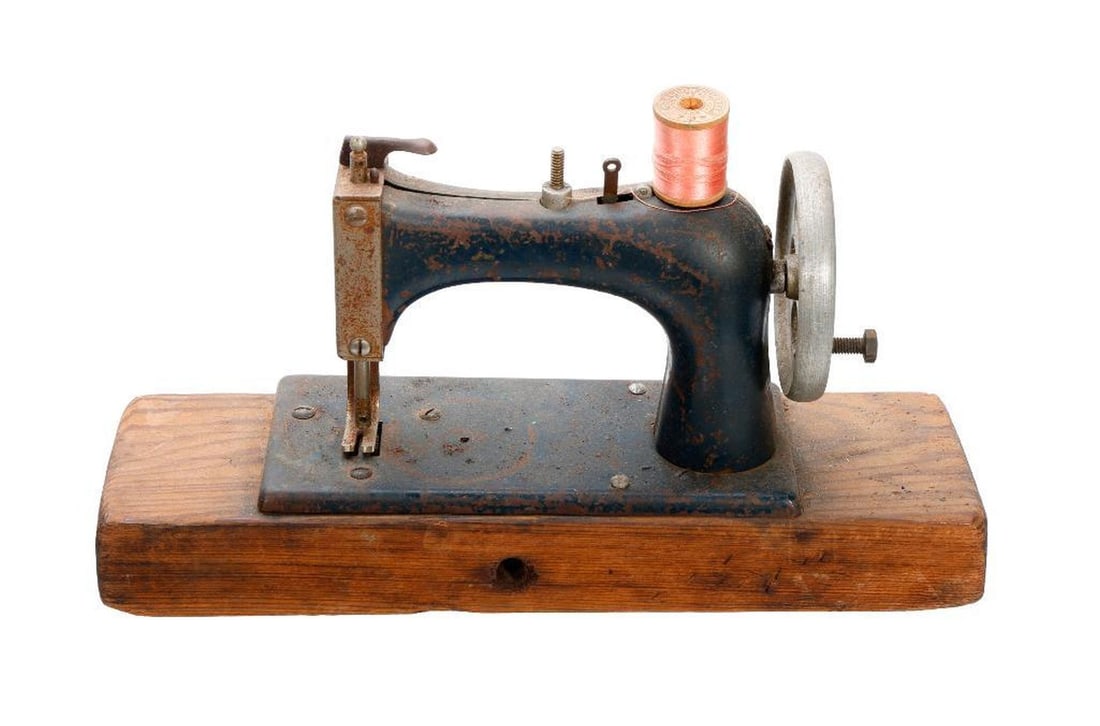 Six Miniature Sewing Machines - 3