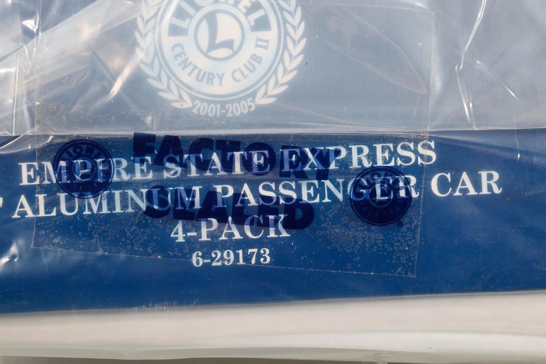 Lionel O Gauge NYC ESE Streamline Passenger 4-pack - 2