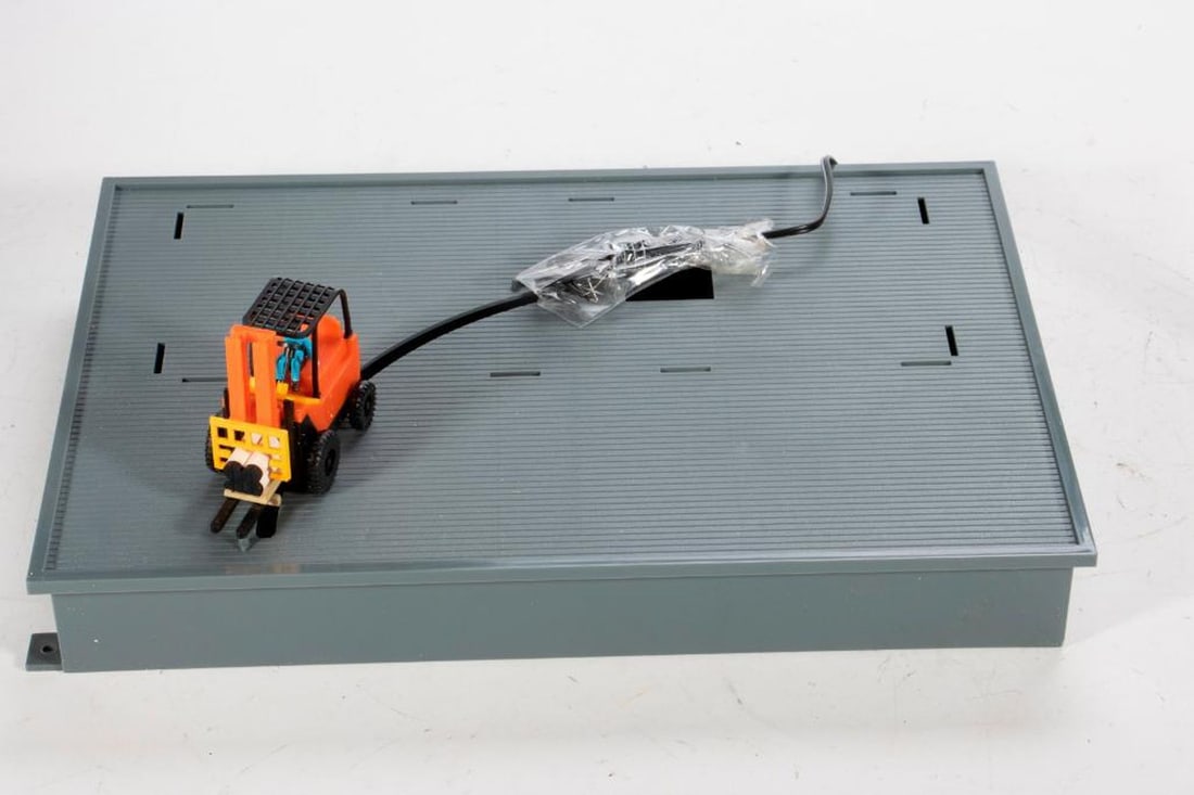O Gauge Lionel 6-12798 Animated Fork Lift Loader Station - 2