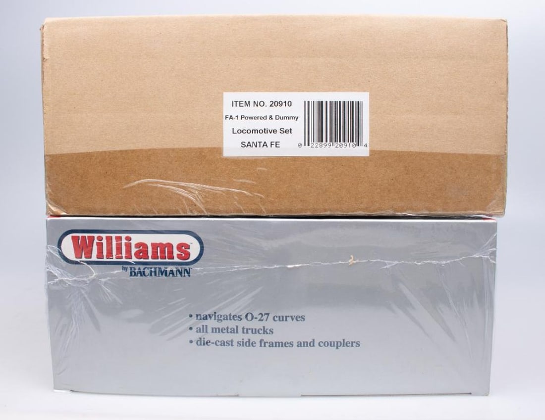 Williams O Gauge FA-1 Santa Fe Locomotive and Dummy Set - 2