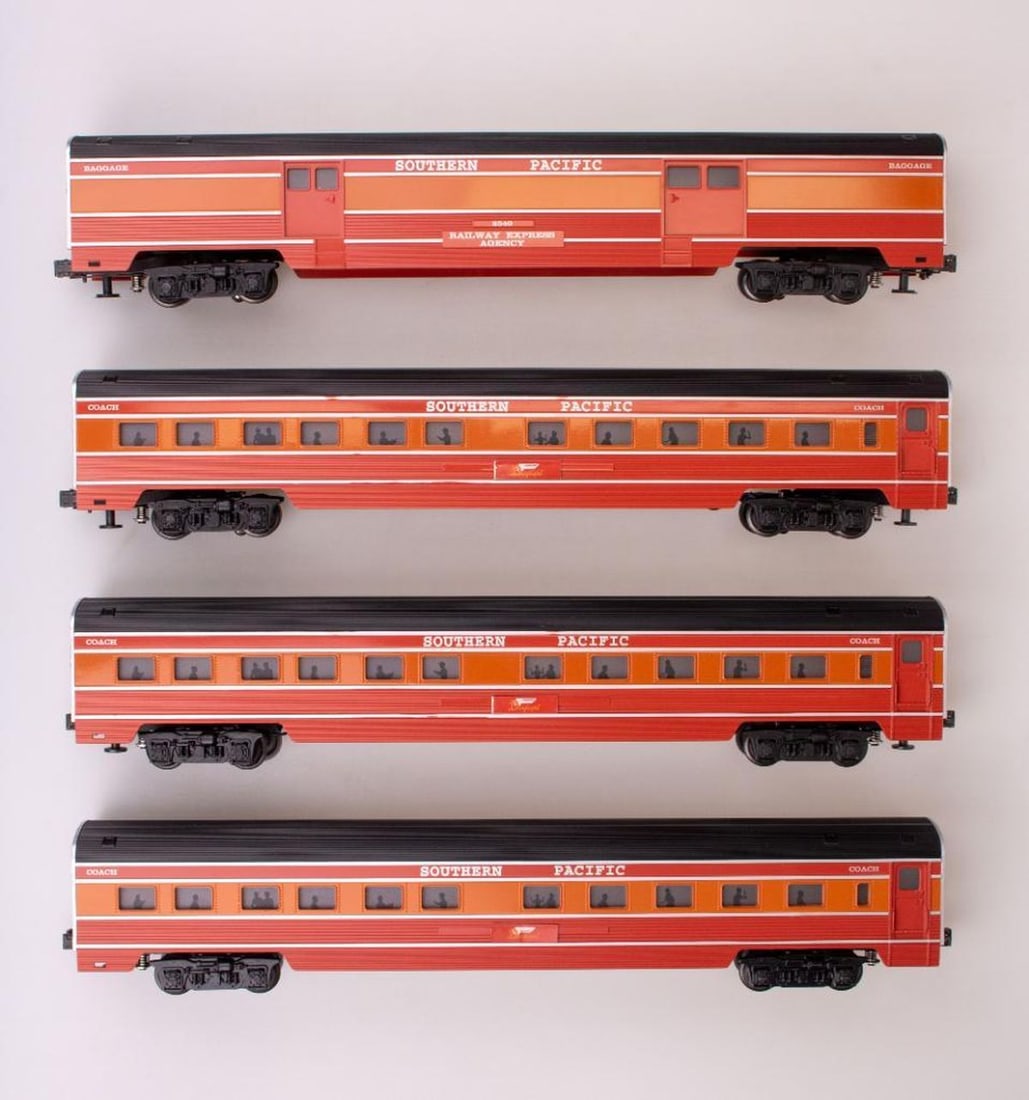 (4) Williams O Gauge 80' Southern Pacific Daylight Passenger Cars - 2