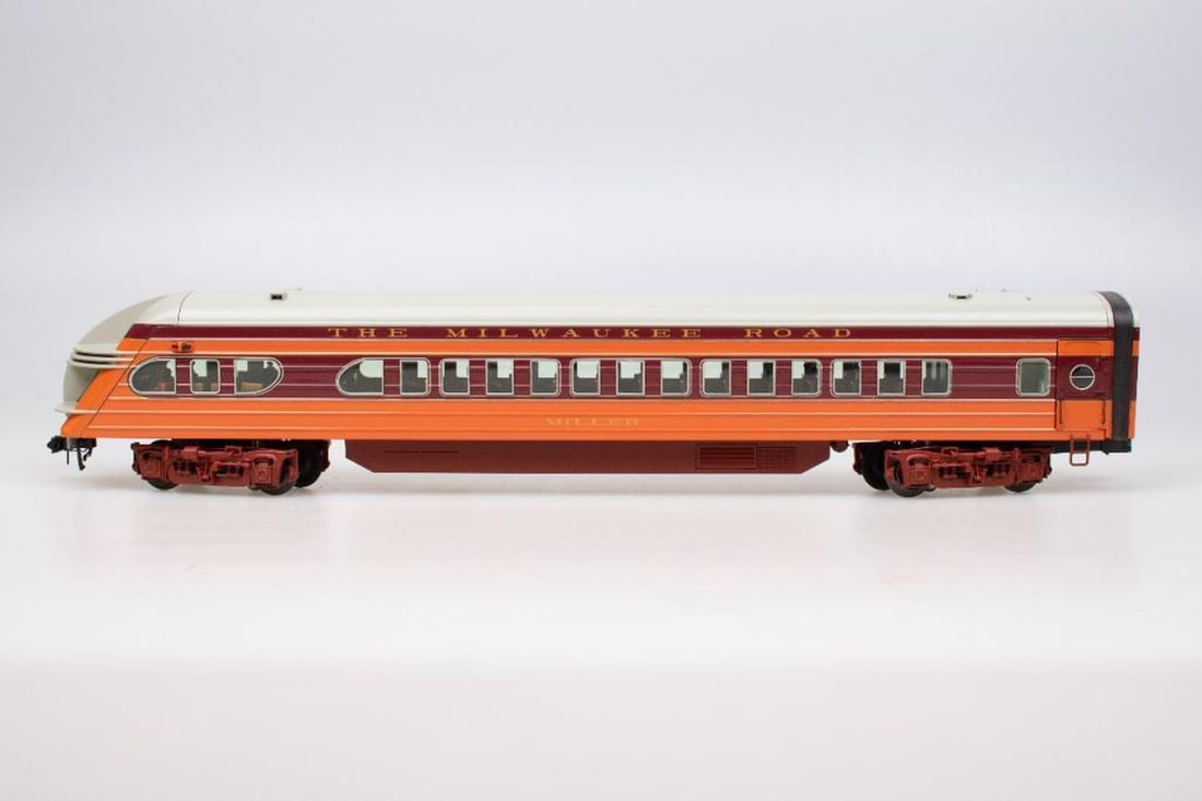 Lionel O Gauge Modern Era Milwaukee Road Hiawatha Boat Tail Observation "Miller" - 2