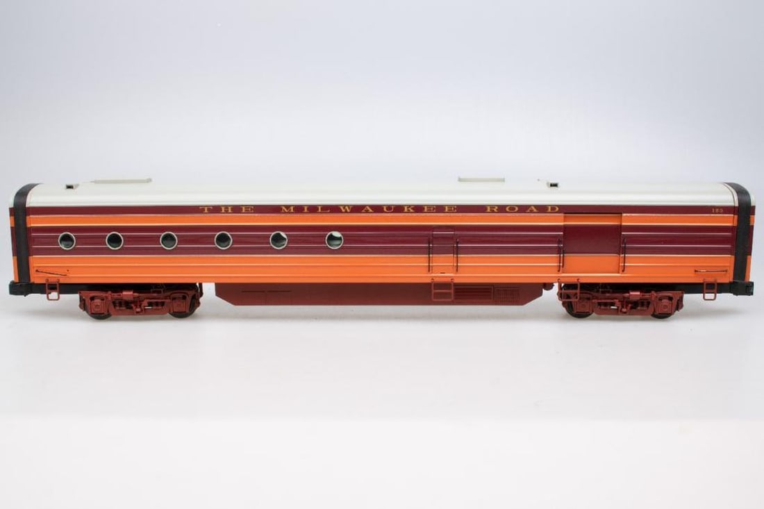 Lionel O Gauge Modern Era Milwaukee Road Hiawatha 18" Combine - 2
