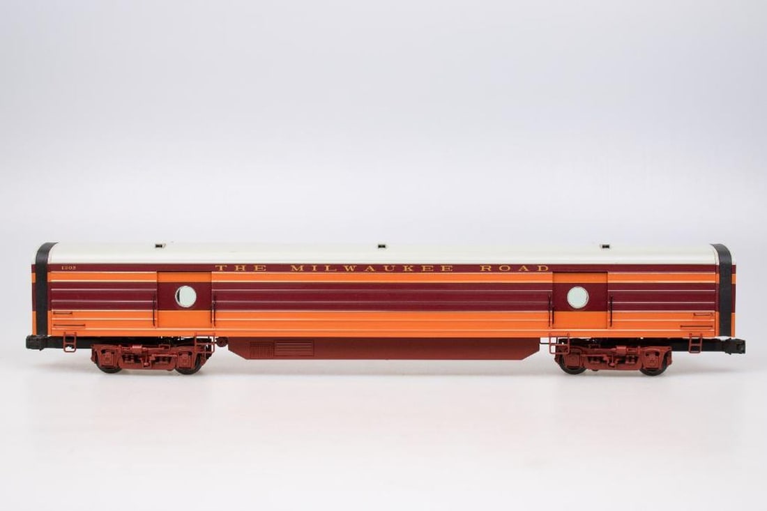 Lionel O Gauge Modern Era Milwaukee Road 18" Hiawatha Baggage Car - 2