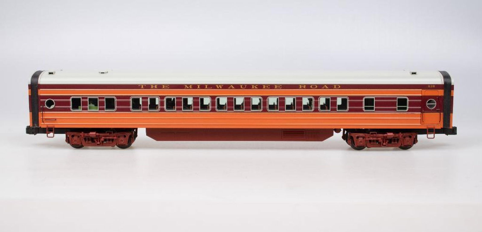 Lionel O Gauge Modern Era Milwaukee Road Hiawatha Coach (1 of 3)