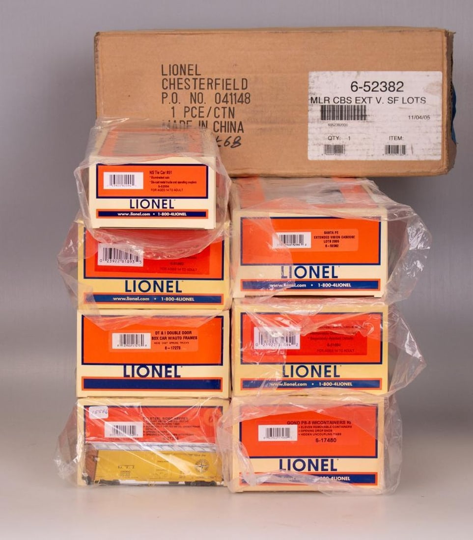 (7) Lionel O Gauge Modern Era Freight Cars - 2