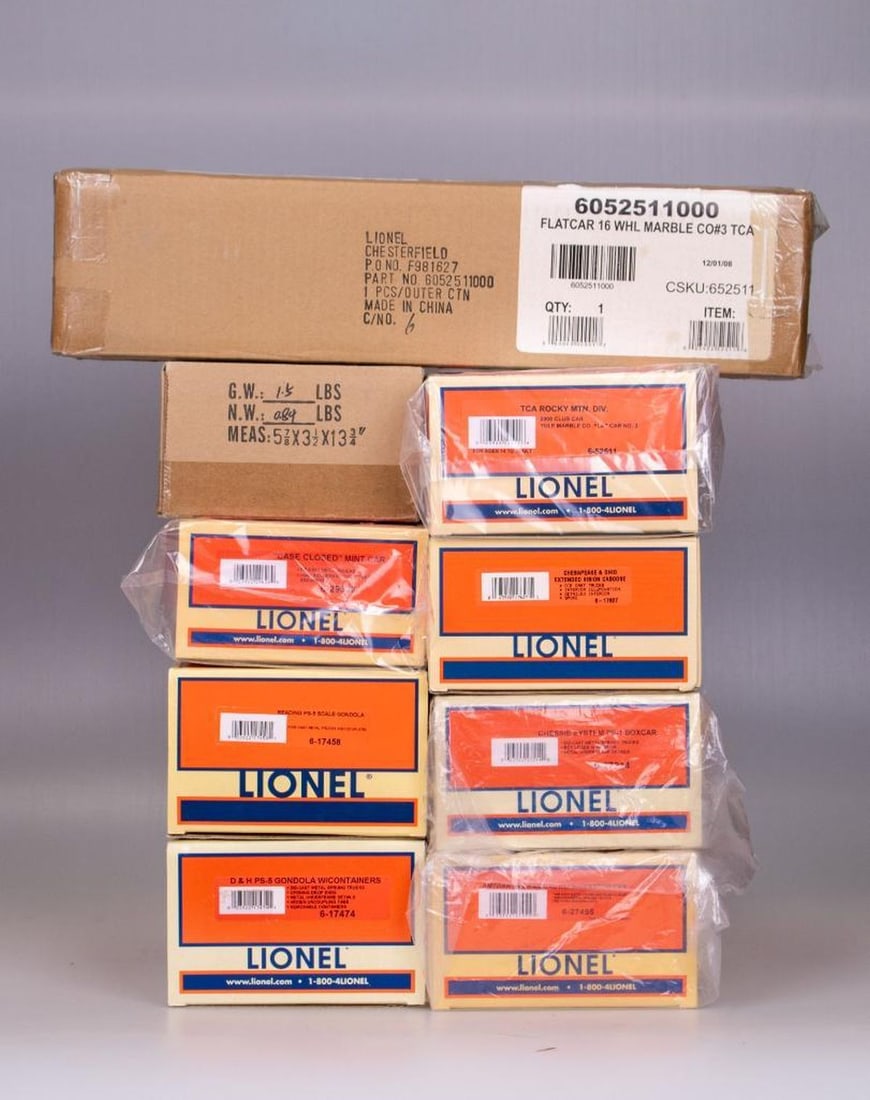 (7) Lionel O Gauge Modern Era Freight Cars - 2