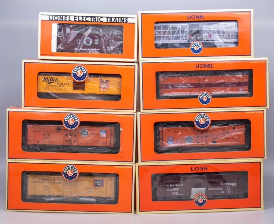 (8) Lionel O Gauge Modern Era Freight Cars: (8) Lionel O Gauge Modern Era Freight Cars (2) 6-17336 Pacific Fruit Express Steel Sided Reefer 6-17339 Burlington Steel Sided Reefer 6-17342 Miller Eagle Reefer 6-17615 Northern Pacific Standard 'O' 