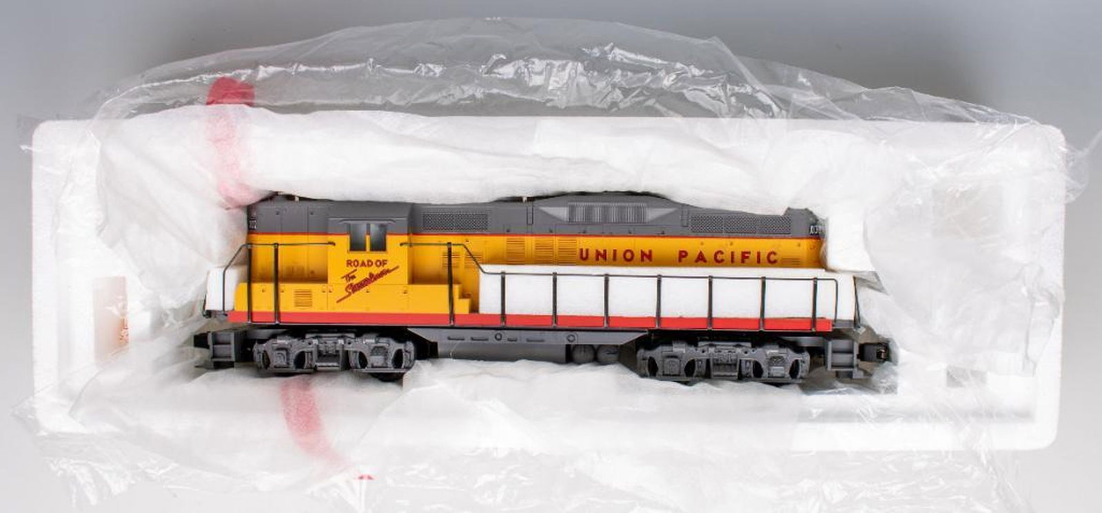MTH O Gauge Union Pacific No. 132 EMD GP-9 Diesel Locomotive - 2