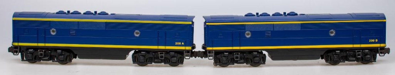 Lionel O Gauge Modern Era F-3 B Units. Blue/Yellow - 2