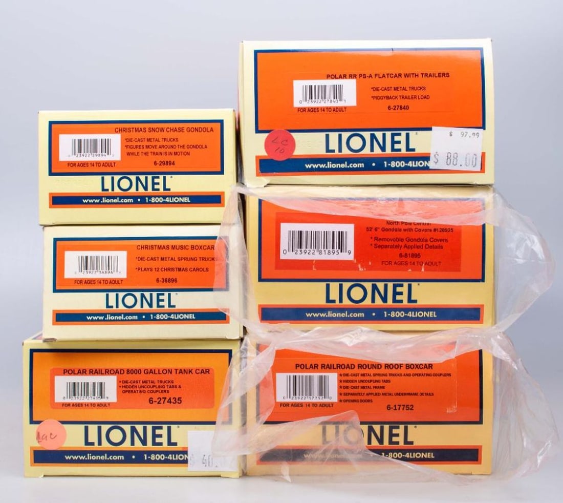 (6) Lionel Polar, North Pole, Christmas Freight Cars: (6) Lionel O Gauge Modern Era Polar RR. North Pole Central, and Christmas Freight Cars 6-17752 Polar Railroad Round Roof Boxcar 6-27435 Polar Railroad 8000 Gallon Tank Car 6-27840 Polar Railroad PS-A 