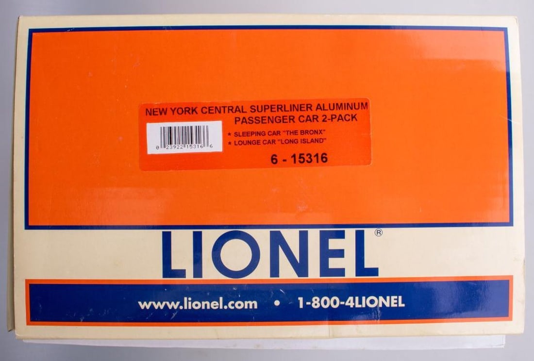 Lionel O Gauge Modern Era NYC Superliner 2-Pack: Lionel O Gauge Modern Era 6-15316 New York Central Superliner Aluminum Passenger Car 2-Pack in the original packaging.