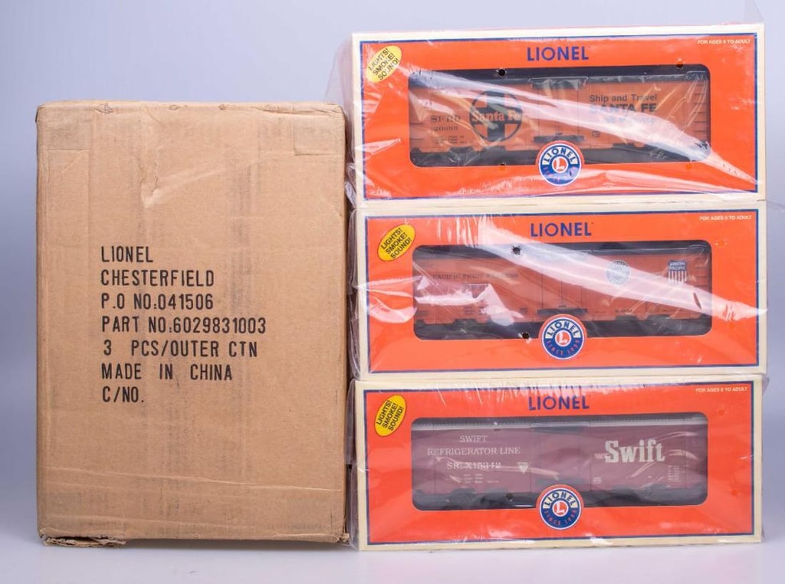 Lionel O Gauge Modern Era Hot Box Reefer 3 Pack - Santa Fe, PFE, Swift: Lionel O Gauge Modern Era Hot Box Reefer 3 Pack 6-29812 Santa Fe Hot Box Reefer 6-29830 Pacific Fruit Express Hot Box Reefer 6-29831 Swift Hot Box Reefer In original packaging including the 3 Pack Cor