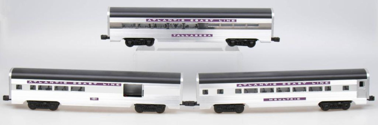 (3) Lionel Streamline Aluminum O Gauge Atlantic Coast Line Passenger Cars - 2
