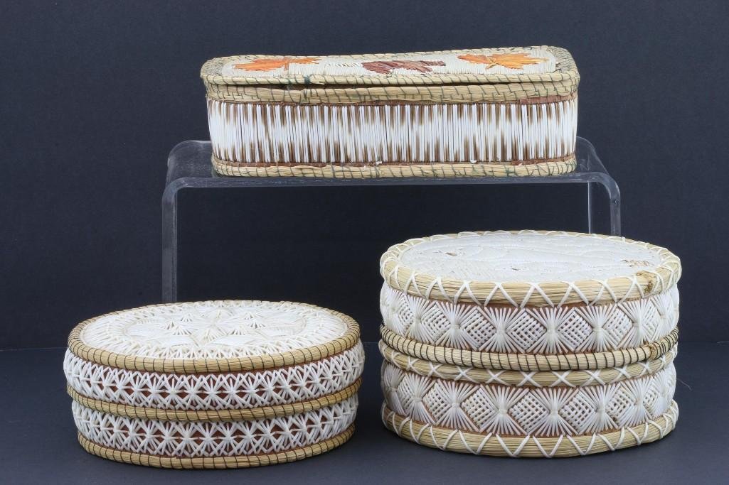 Three Ojibwa quilled lidded baskets (1 of 4)