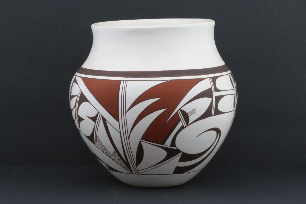 Hopi polychrome jar (1 of 5)