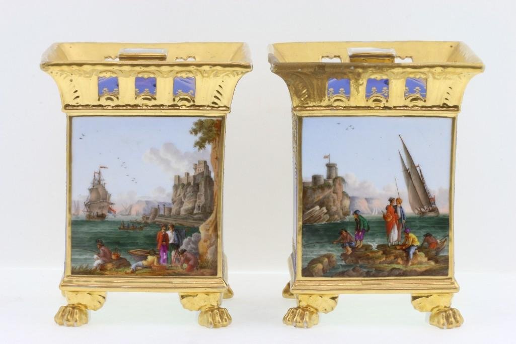 A PAIR OF PARIS PORCELAIN BULB VASES, 19TH CENTURY (1 of 6)