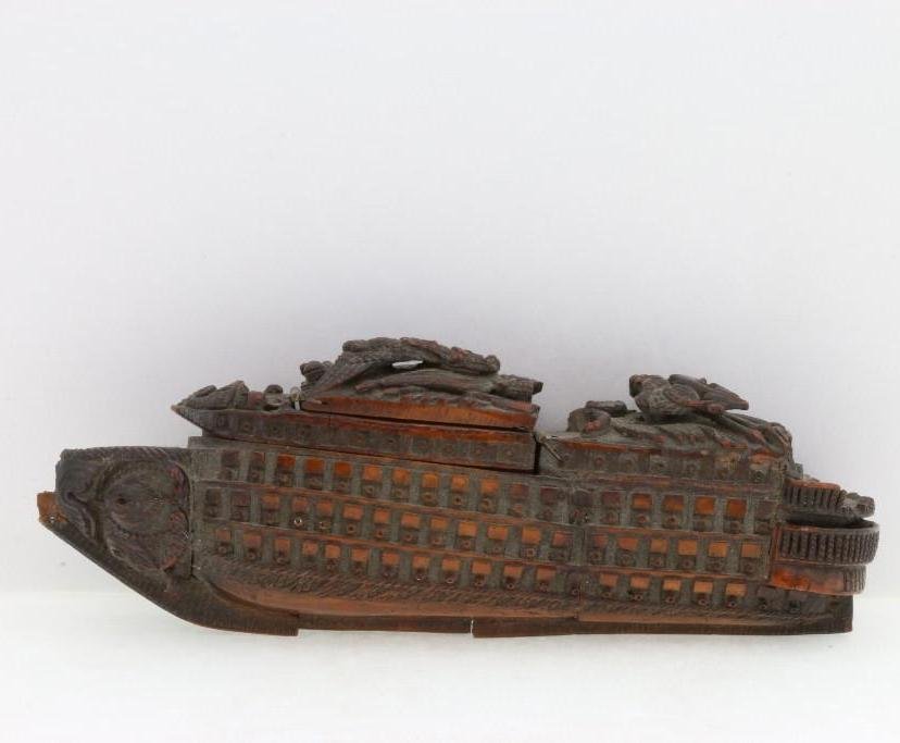 NAPOLEONIC COQUILLA NUT MAN-OF-WAR FORM SNUFF BOX (1 of 9)