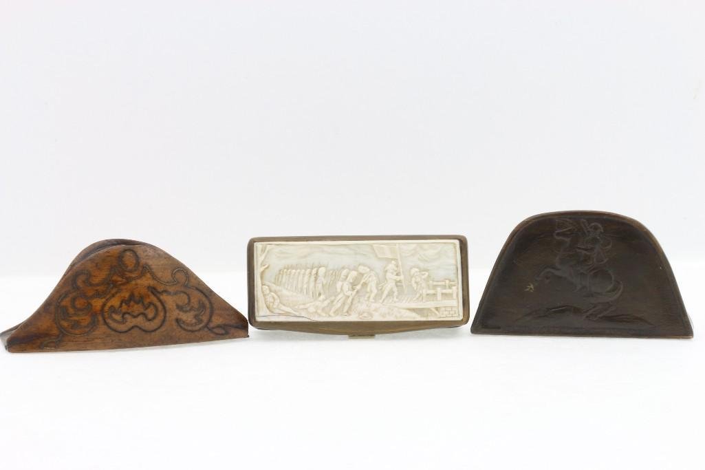 THREE NAPOLEONIC HORN OR WOOD NOVELTY SNUFF BOXES (1 of 8)