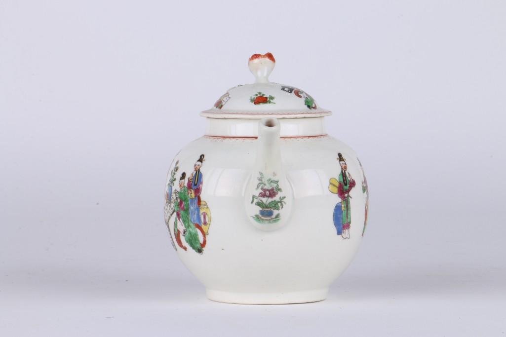 WORCESTER PORCELAIN TEAPOT IN CHINESE FAMILY PATTERN (1 of 5)